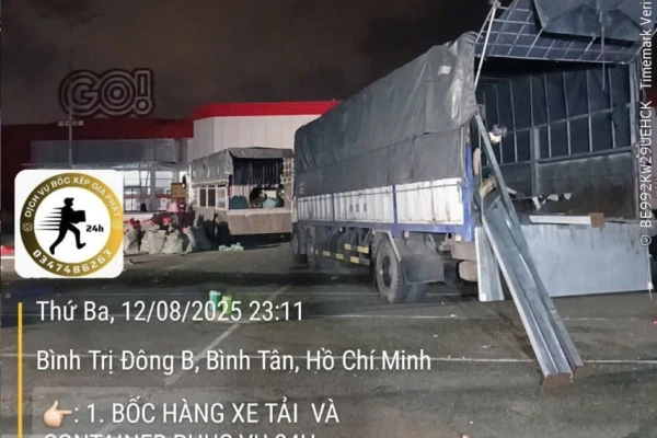 Bốc Xếp Hàng Hóa Ở Khu Vực Bình Tân