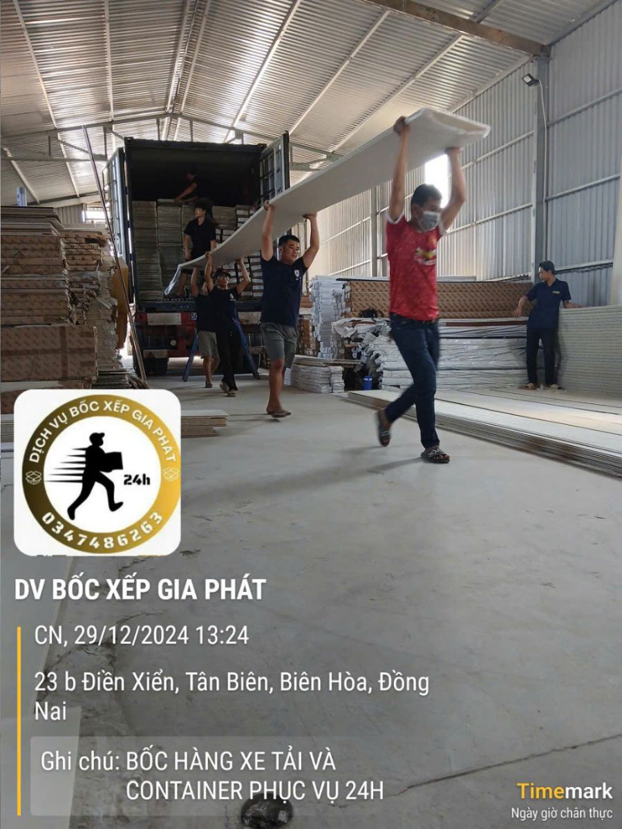Đội ngũ bốc xếp Gia Phát chuyên nghiệp
