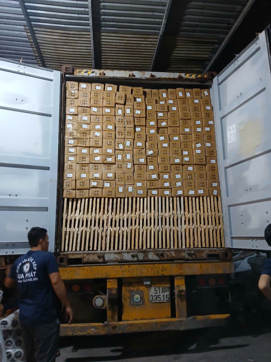 Xuống hàng nội thất container Biên Hòa 
