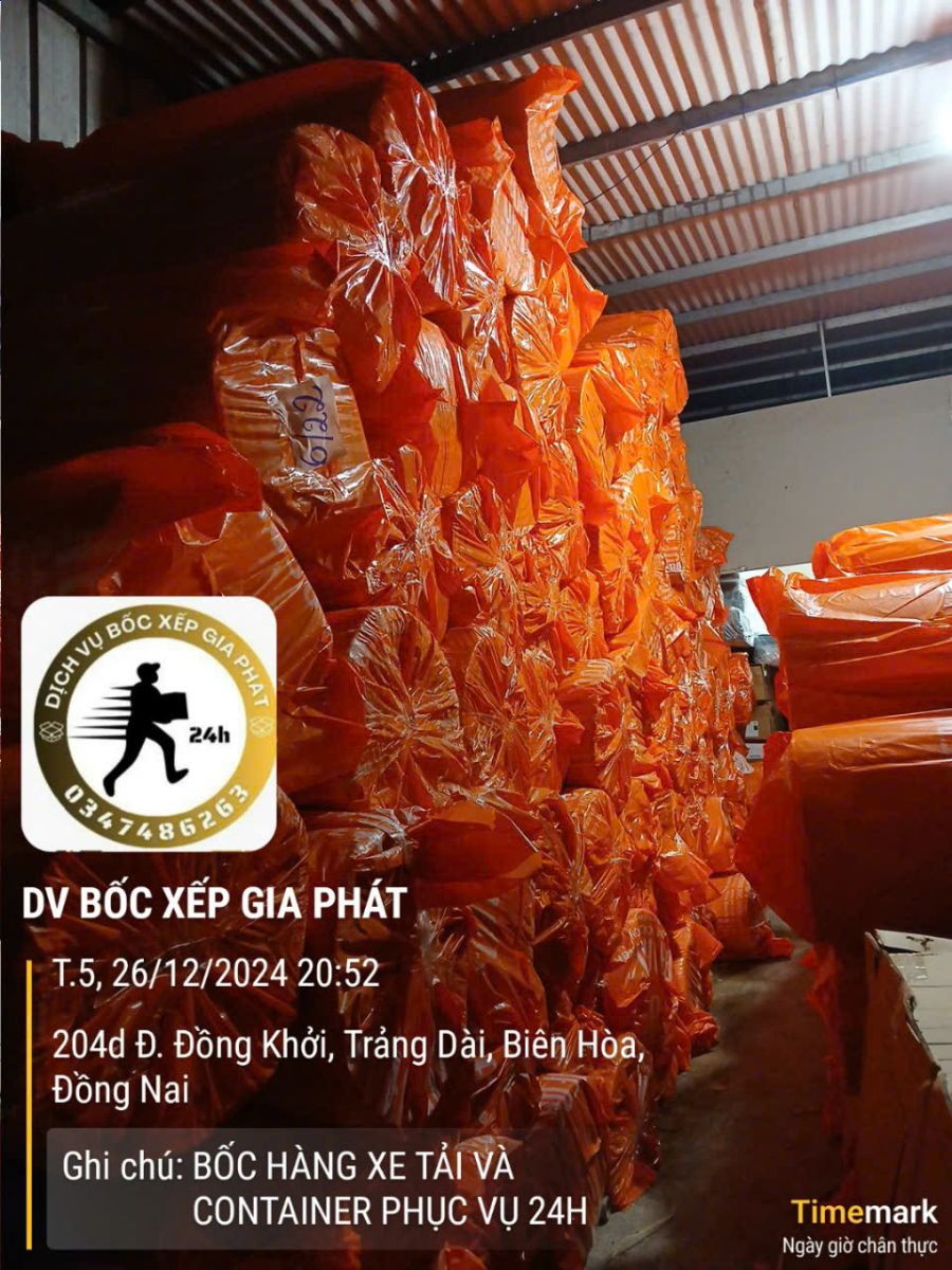 Dịch vụ bốc xếp Gia Phát tại Biên Hòa với trang thiết bị hiện đại, đội ngũ chuyên nghiệp.